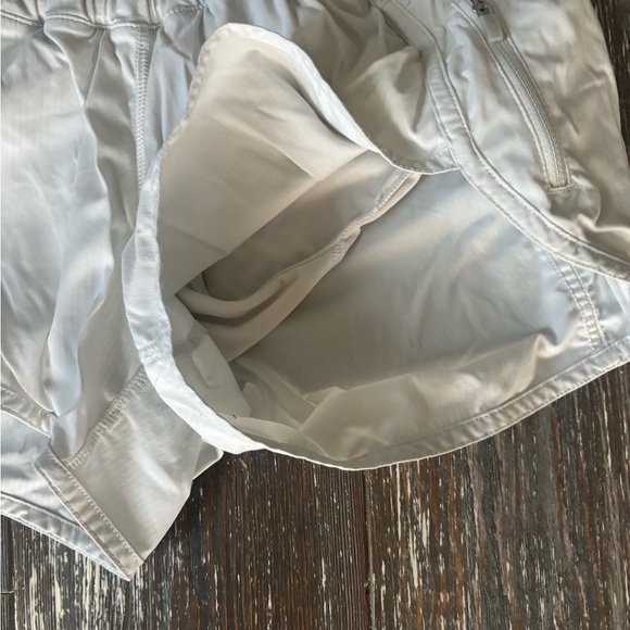 Lululemon shorts size 4 - Picture 4 of 8